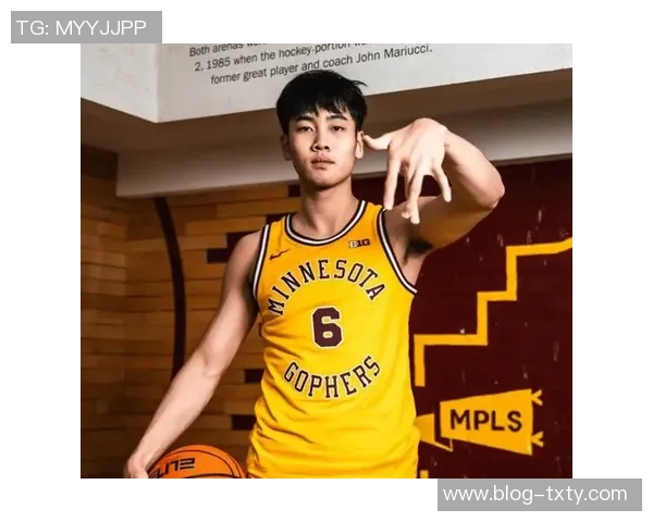 张博源分享明尼苏达大学访校定妆照展现新球衣风采引发关注