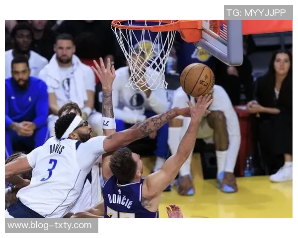 阿里纳斯预测浓眉最终会秘密回归湖人队的可能性 阿里纳斯预测浓眉最终会秘密回归湖人队的可能性