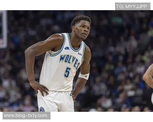 爱德华兹半场表现平平次节仅靠罚球得分球队状态堪忧